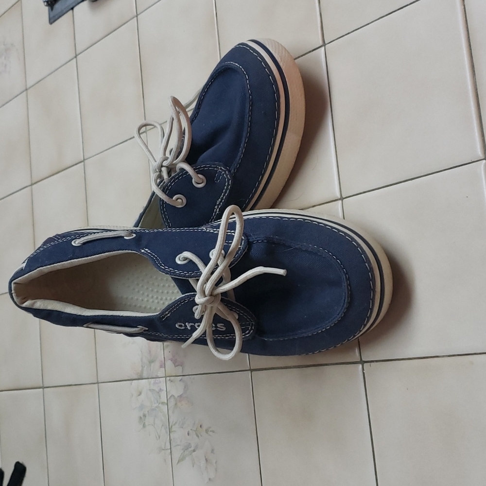 Crocs Shoes - Picture 2 of 3